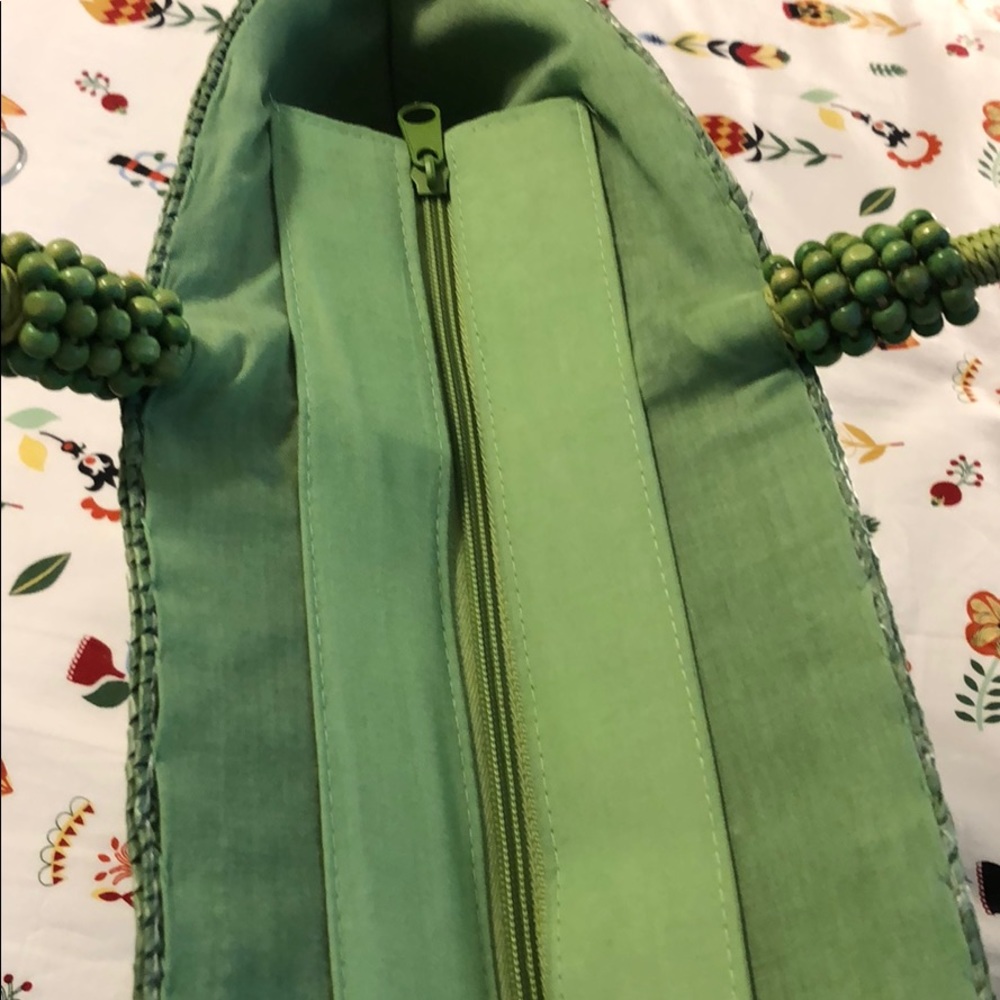 Green Straw Beachy Tote - Picture 5 of 5